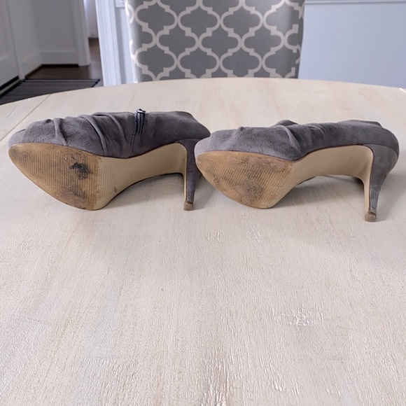 Marc fisher Clearly gray suede open toe platform heels 7 - Picture 3 of 8